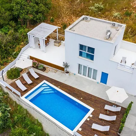 Artemis Holiday home