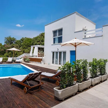 Artemis Holiday home